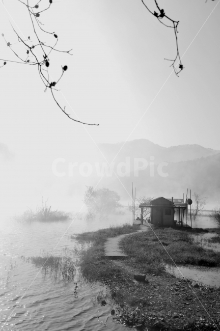문광저수지,물안개,여행,몽환,낚시터,괴산,충북,흑백,자연,풍경,nature,landscape,한국자연풍경,한국자연경관,korea nature landscape,흑백,모노톤,monochrome,black and white,outdoors,옥외