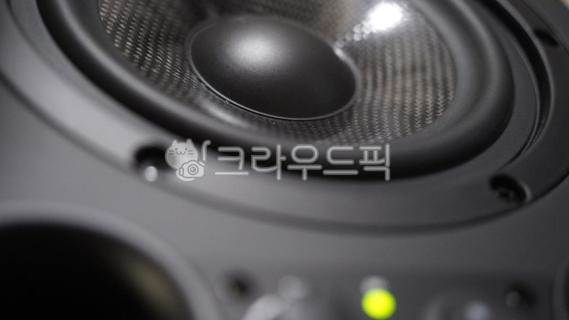 adam7,스튜디오모니터,리어스피커,모니터링스피커,카본