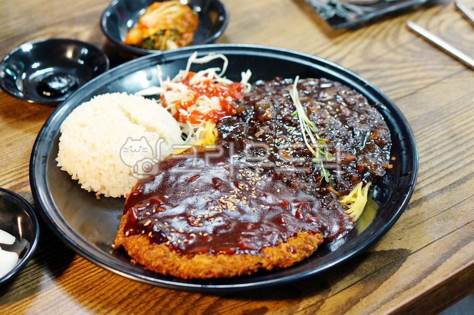 짜장돈까스,돈가스짜장,식사,중식,중화요리,퓨전요리,food,dish,meal