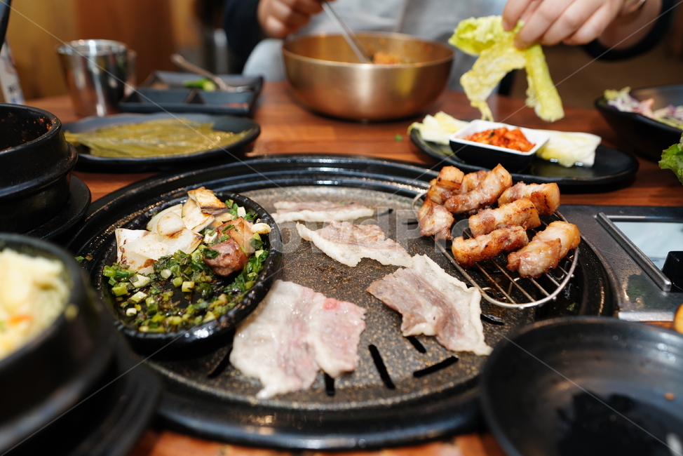차돌박이,육류,육식,한식,구이,먹거리,안주,식사,음식,food,불판,야채,음식,식재료,요리,food,cook,meal,dishes,food reserves,한식,한국음식,한국요리,korean food,korean dishes,korean meal,korean cook