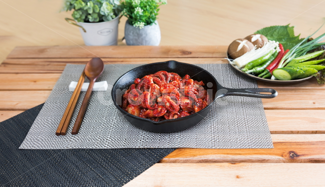 seasoning,tableware,Spicy,octopus,recipe,chopsticks,seasoned,bowl,preparation,red,hungry,carding,healthy food,eat,cooking,diet,tradition,frying pan,spicy food,table,delicacy,seafood,salty,ingredient,restaurant,its good,spicy,To fry,rice,Octopus,food,meal,