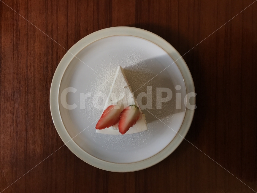 cake,strawberrycake,dessert,cafe,onthetable,table,dessertcafe,yummy,delicious,stilllife,picture,photo,daily,trip,food,mood,케이크,디저트,딸기생크림케이크,딸기케이크,맛있다,카페,테이블,온더테이블,예쁜사진,사진,음식,식재료,요리,food,cook,meal,dishes,food reserves,빵,bread,디저트,간식,후식,dessert,snack