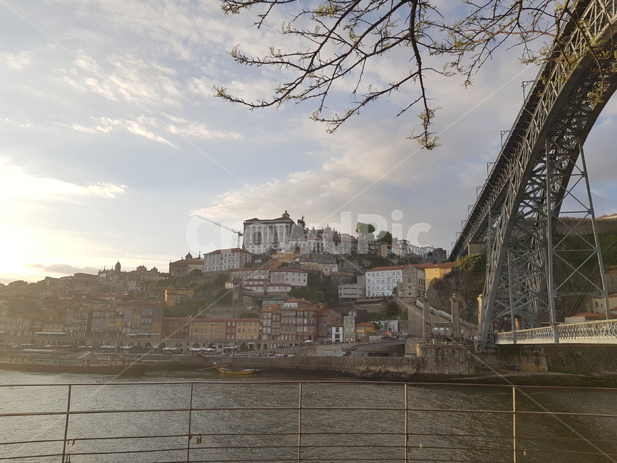포르토,동루이스다리,저녁,풍경,강변,porto,portugal,평화로운,도우루강,도루강,pontededomluis,domluisibridge,해외,외국,세계,foreign,oversea,world,건축물,건물외관,exterior,building,structure,architecture,construction