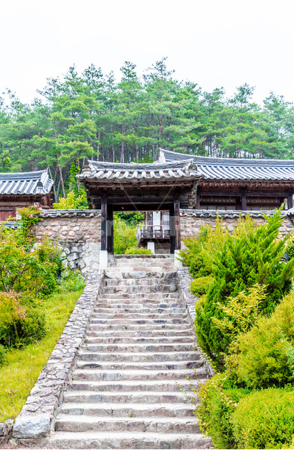 고택,한국의미,전통유산,관광지,기와,군자마을,전통가옥,돌계잔,한국전통,한국문화,korean traditional,korean culture,건축물,건물외관,exterior,building,structure,architecture,construction