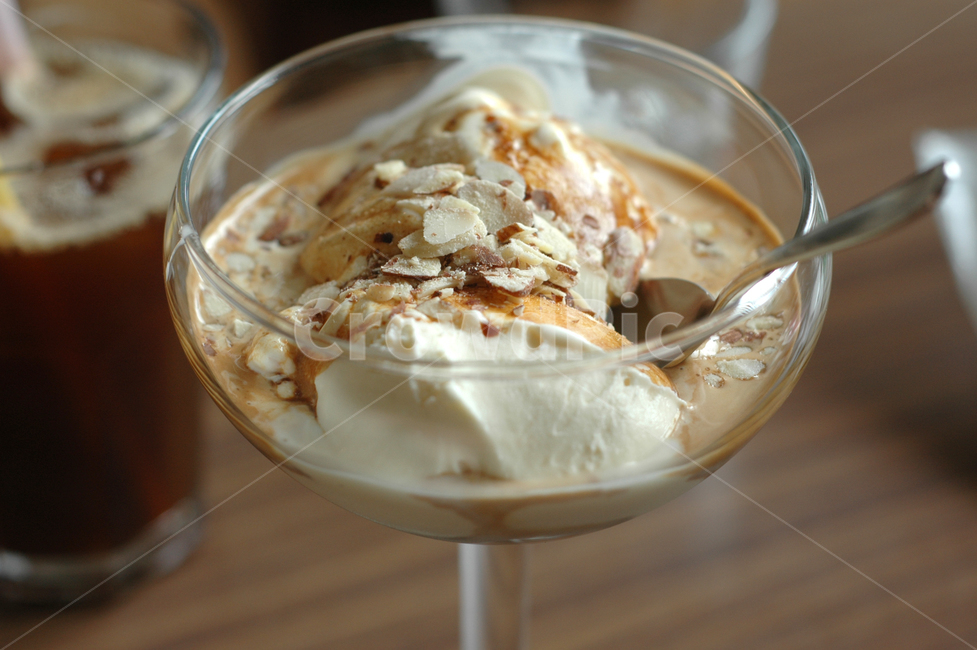 커피,카페,아이스크림,아포가토,에스프레소,메뉴,후식,디저트,감성사진,부드러운,유리,컵,잔,아웃포커싱,cafe,coffe,menu,desert,espresso,달콤한,음식,식재료,요리,food,cook,meal,dishes,food reserves,디저트,간식,후식,dessert,snack