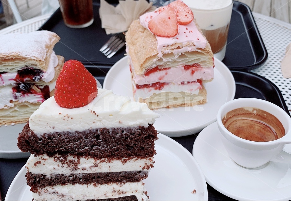 딸기,케익,커피,생크림,접시,컵,초코,알록달록