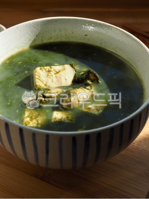 Maesaengi oyster soup and rice,soup,seaweedsoup,seaweeds,Maesaengi,wellbeing,Korean food,oysterseaweedsoup,Soup food,koreanfood,seafood,cave,food,meal,oyster,shellfish,korea,Maesaengiguk,winter food,background,winterfood,tofu