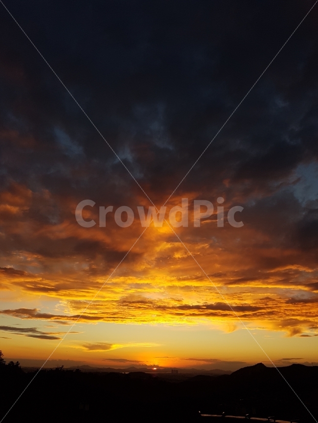 일몰,석양,구름,서울의하늘,풍경,자연,풍경,nature,landscape,outdoors,옥외,sunlight,햇빛,sunset,dawn,새벽,red sky,붉은 하늘,sky,하늘,dusk,황혼