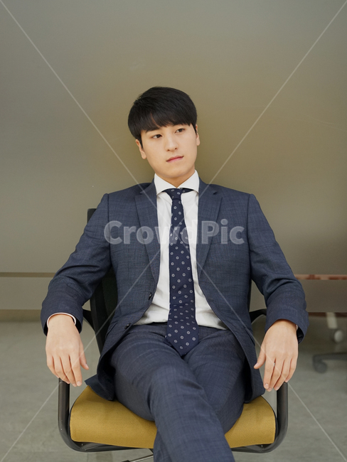 정장,양복,비즈니스,사업가,남성,남자,슈트,직장인,회사원,사람,인물,인간,human,person,남성,남자,man,male,산업,industry,industrial,비즈니스,사업,business,service,work
