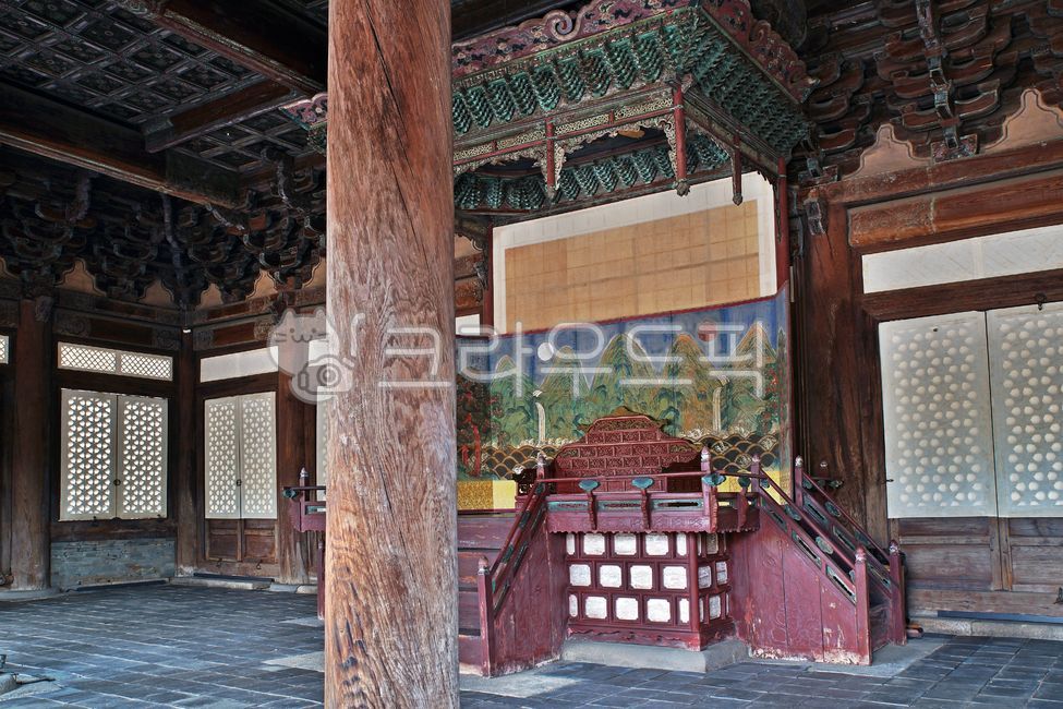 명정전,어좌,오병봉,일월오악도,일월오봉병,용상,창경궁,궁궐,동궐,조선왕궁,법궁