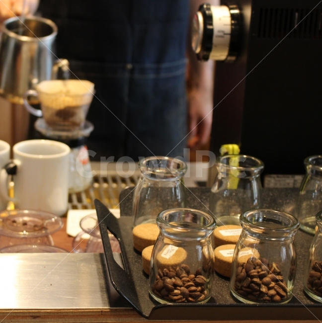 커피,카페,스페셜티,로스터리,인테리어,맛집,coffee,cafe,specialty,roastery,핸드드립,원두,브루잉,바리스타,barista,brewing,drip,사람,커피,카페,coffee,cafe