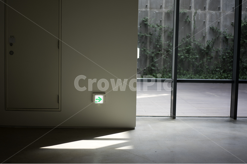 비상구,햇빛,그늘,실내,미술관,인테리어,실내디자인,interior design