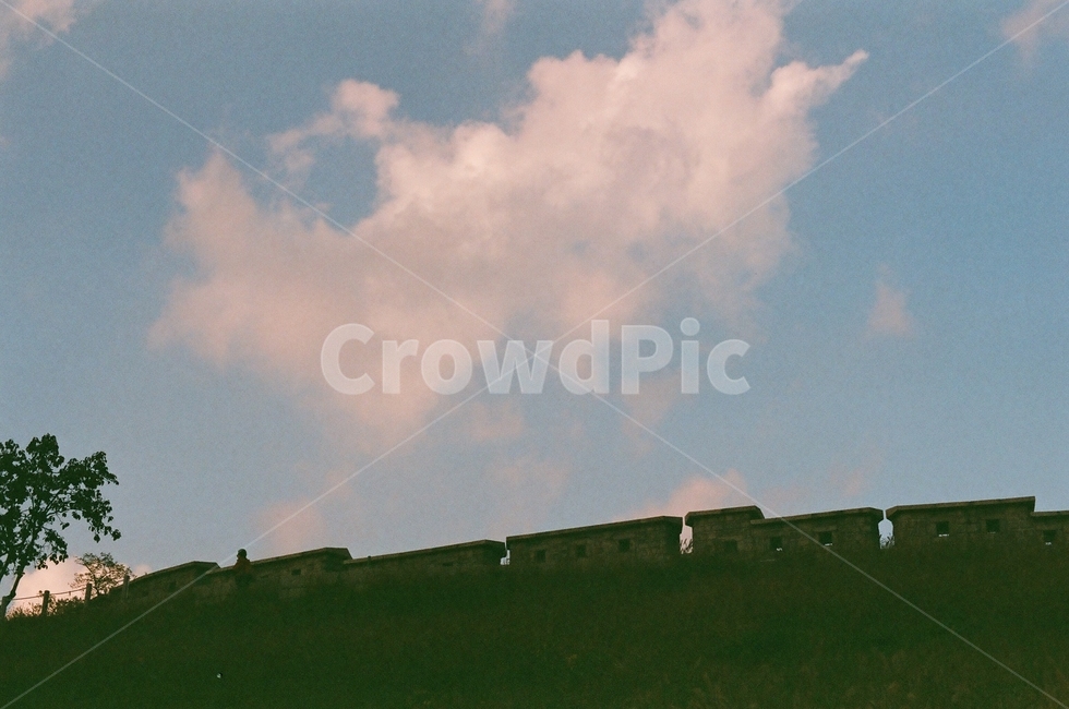 성벽,구름,하늘,나무,sky,cloud,ancient,monument,korea,한국전통,한국문화,korean traditional,korean culture,감성,sensible,feeling,건축물,건물외관,exterior,building,structure,architecture,construction