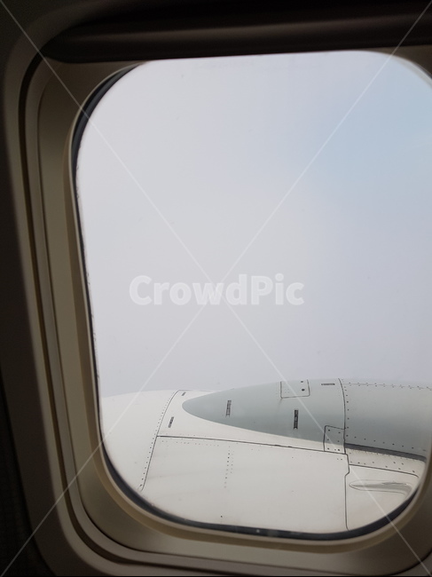 비행기,비행기안,하늘,안개낀하늘,비행기창문