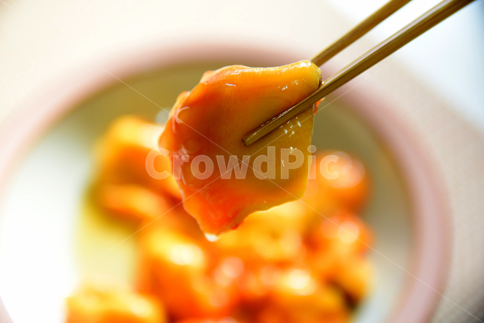 멍게,우렁쉥이,노란살,해산물,접시,젓가락,노란색,marineproducts,음식,식재료,요리,food,cook,meal,dishes,food reserves,수산물,해산물,fishery products,seafood