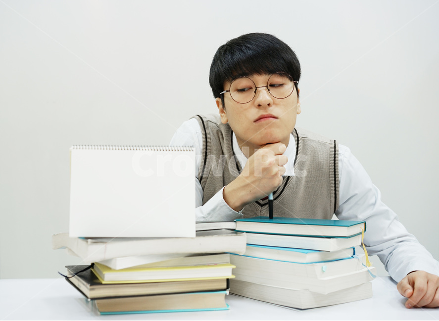 수능,교육,학생,교복,시험,강의,수업,고등학생,고3,남고생,남자고등학생,남고,수능시험,기말고사,중간고사,모의고사,exam,quiz,test,학업,공부,남자,남학생,사람,인물,인간,human,person,얼굴표정,facialexpression,face,남성,man,male,학교,education,learning,study,schoo,사람,인물,인간,human,person,얼굴표정,facial expression,face,남성,남자,man,male,감정표현,기분,feeling,emotion,교육,학교,공부,education,learning,study,school