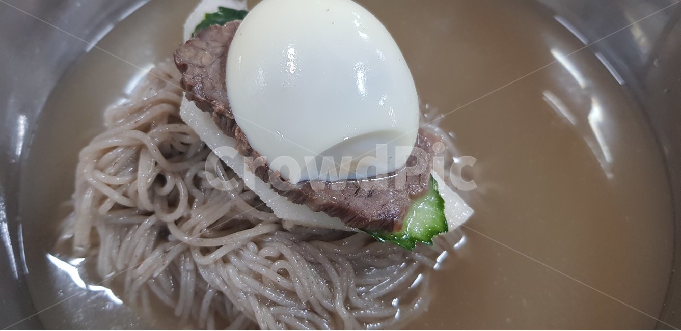 평양냉면,냉면,물냉면,이북식냉면,평양냉면,메밀냉면,국수,계란,삶은계란,육수,고명,수육고명,계란고명,음식,식재료,요리,food,cook,meal,dishes,food reserves,면류,면요리,noodles