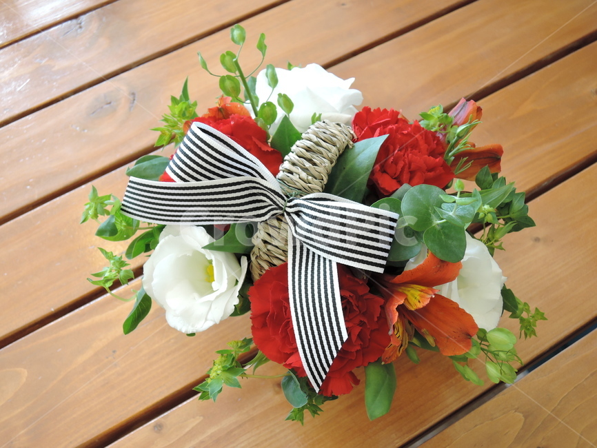 꽃,flower,flowerbouquet,꽃부케,flowerarrangement,꽃꽂이,식물,plant,카네이션,어버이날,봄,봄꽃,spring,carnation,red,white,green,꽃바구니
