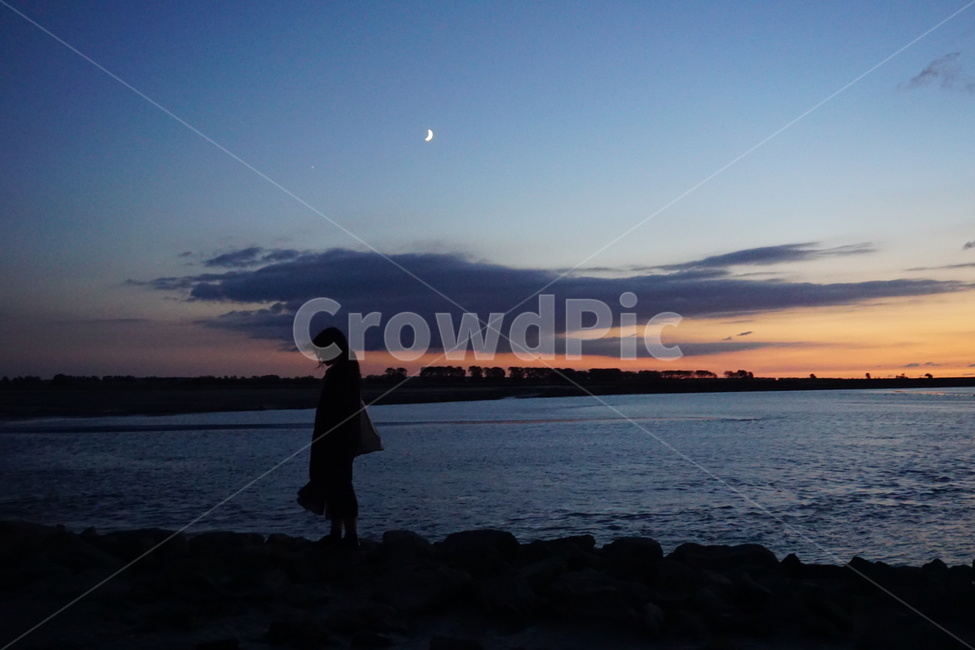outdoors,옥외,nature,자연,그림자,shade,silhouette,실루엣,노을,석양,sunset,저녁,evening,감성사진,감성적,감성,여자,woman,girl,human,인간,person,사람,standing,사람,인물,인간,human,person,인물실루엣,사람실루엣,character silhouette,human silhouette