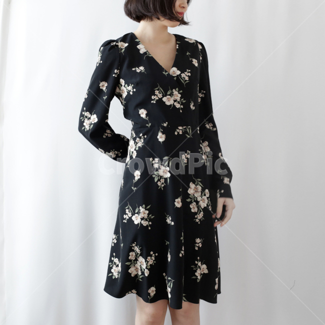 드레스,의류,dress,플라워패턴,꽃무늬,원피스,여자,여성,수줍음,봄,female,감성,인물,단발,사람,옷,소개팅,직장인,설레임,사람,인물,인간,human,person,여성,여자,woman,female,lady,패션스타일,의상,fashion,style
