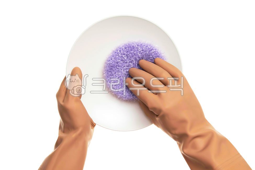 설거지,흰색배경,누끼컷,고무장갑,흰색접시,접시,아크릴,수세미,보라색,흰색,갈색,흙색