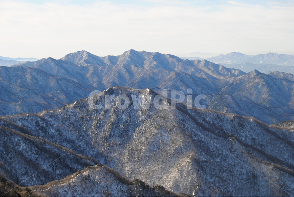 덕유산,설산,겨울산,산세,겨울풍경,눈덮힌산,겨울덕유산,겨울,겨울,계절,winter,season,자연,풍경,nature,landscape,mountain range,산맥,outdoors,옥외,mountain,산,peak,피크,slope,경사