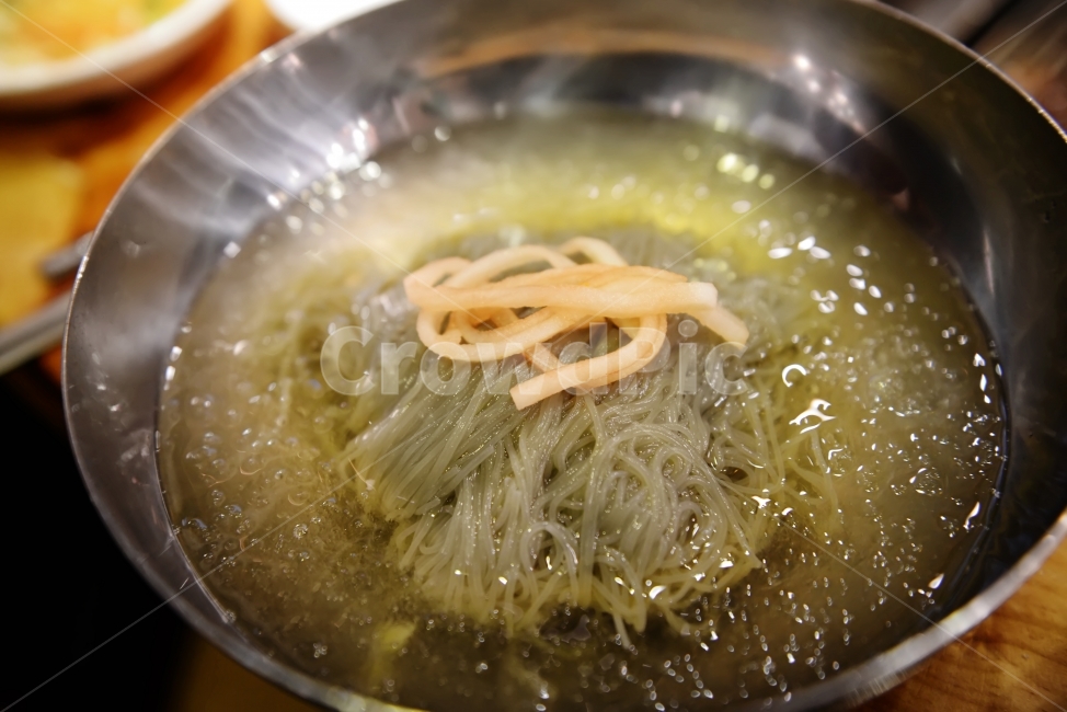 면,면류,면요리,음식,한식,물냉면,냉면,밀면,전통,여름,별미,요리,고추장,식사,점심,저녁,요기,식재료,한국음식,한국요리,food,koreanfood,Welshonion,laver,ramen,instantnoodles,noodles,cook,meal,dishes,korean,koreandishes,무생채,얼음,함흥냉면,평양냉면,음식,식재료,요리,food,cook,meal,dishes,food reserves,면류,면요리,noodles,한식,한국음식,한국요리,korean food,korean dishes,korean meal,korean cook