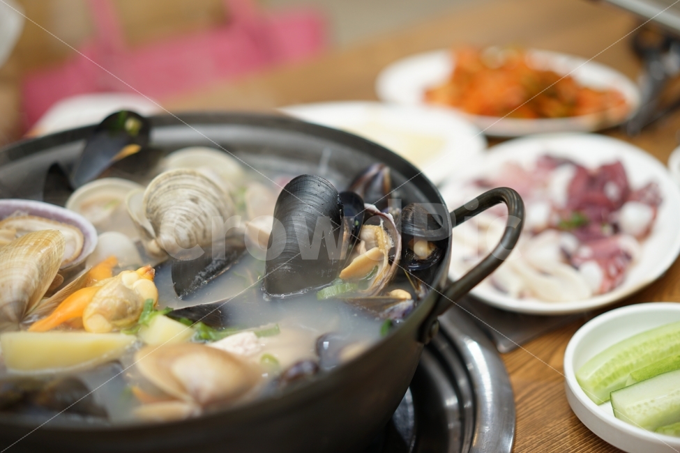 	해물,조개,해산물,국물요리,국물,해천탕,보양식,원기회복,술안주,안주,가리비,홍합,음식,푸드,음식,식재료,요리,food,cook,meal,dishes,food reserves,수산물,해산물,fishery products,seafood,한식,한국음식,한국요리,korean food,korean dishes,korean meal,korean cook