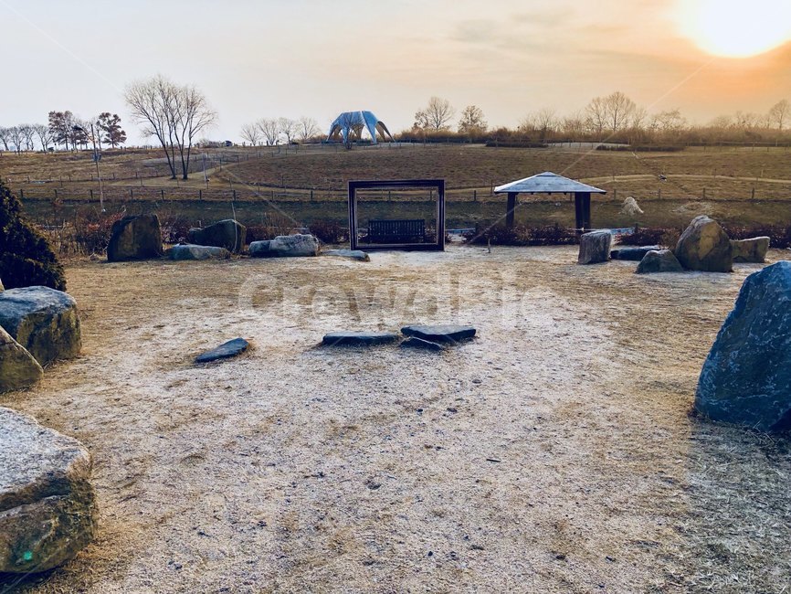 상암,하늘공원,해질녘,하늘,공원,겨울,sky,park,겨울,계절,winter,season,자연,풍경,nature,landscape,dirt road,흙길,gravel,자갈,road,도로,ground,바닥
