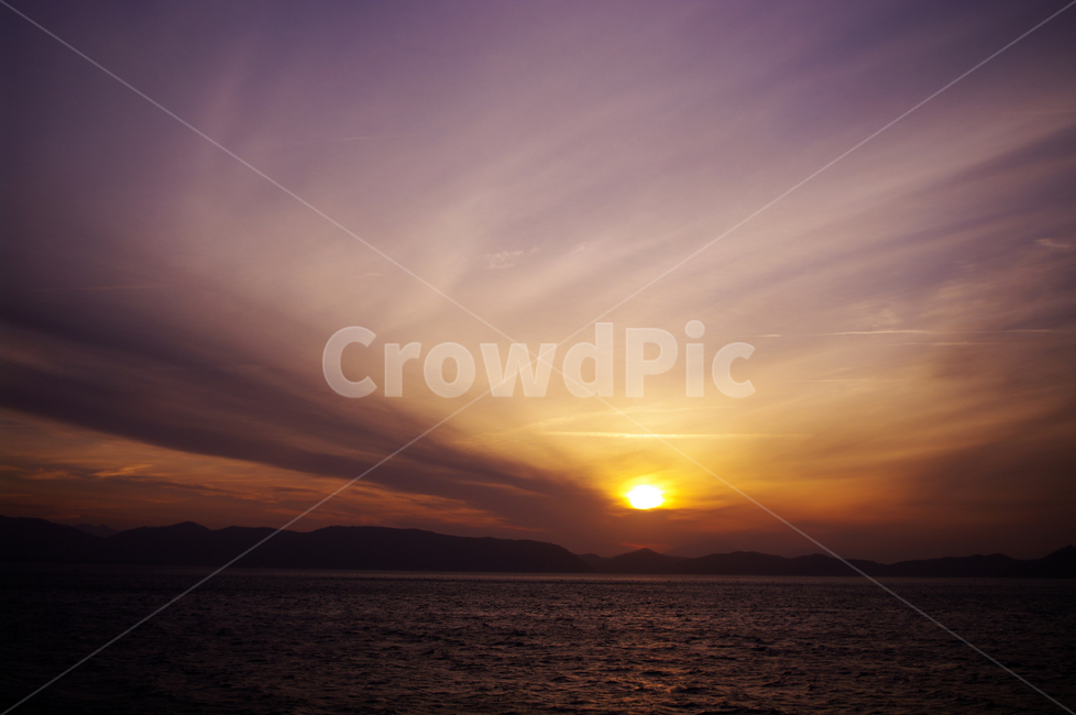 일출,sunrise,바다,풍경,섬,노을,하늘,구름,color,자연,풍경,nature,landscape,outdoors,옥외,sunlight,햇빛,dusk,황혼,sunset,일몰,sky,dawn,새벽,red sky,붉은 하늘