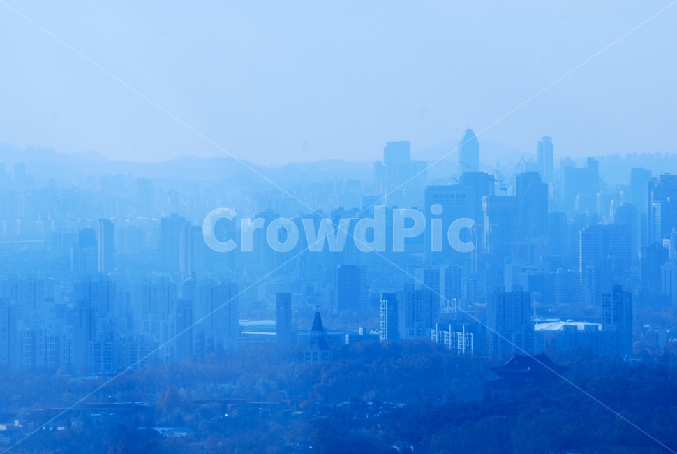 미세먼지,황사,스모그,매연,대기오염,날씨,기후,배기가스,안개,연무,뿌옇다,흐린,도시,서울,공기,중심가,이슈,경보,smoke,foggy,우울한,탁한,기상,마스크,주의보,대도시,city,메트로폴리탄,공기청정,fog,dust,haze,오염,공기청정기,환경,environment,air,atmosphere,도시,풍경,city,landscape,한국도시풍경,한국도시경관,korea cityscape,nature,자연