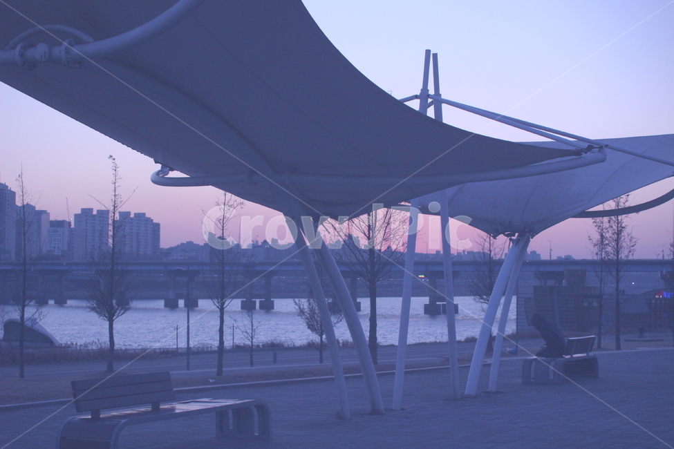 휴식,벤치,한강,공원,일몰,도시,풍경,city,landscape,한국도시풍경,한국도시경관,korea cityscape,감성,sensible,feeling,색깔,색상,색채,색감,color sense,color sensitivity,feeling of color