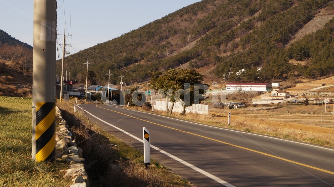 도로,길,여행,보도,전봇대,낯선곳,시골,마을,풍경,landscape,country,rural,town,교통,교통수단,traffic,transportation,road,freeway,고속 도로,highway,고속도로,asphalt,아스팔트