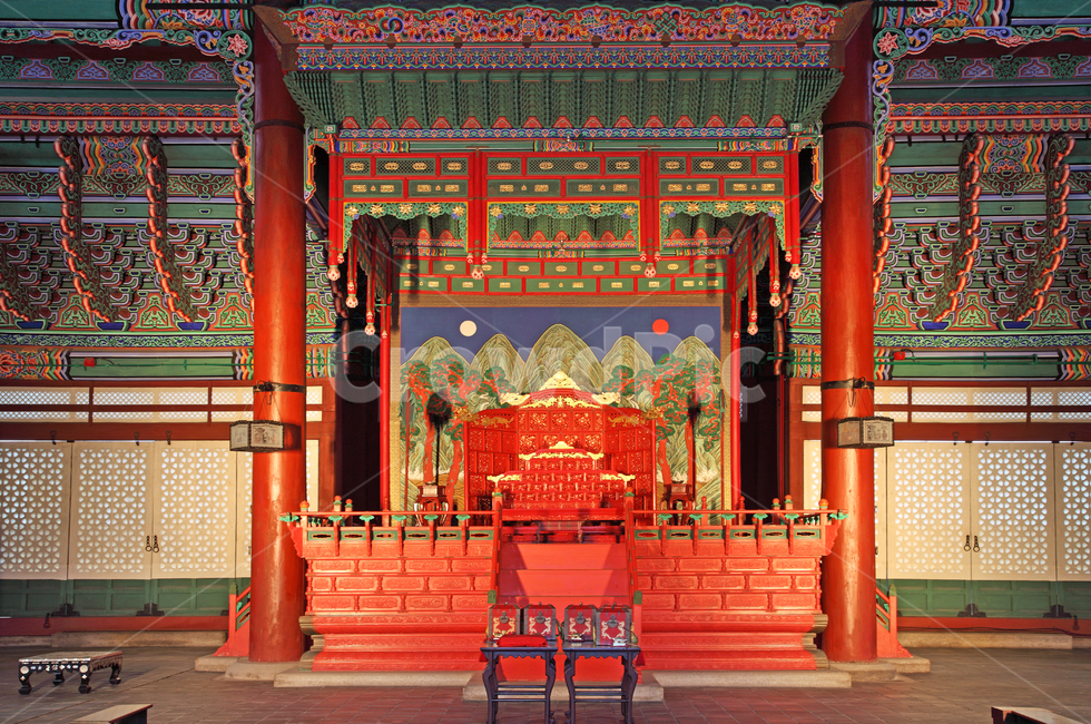 경복궁,근정전,어좌,용상,왕좌,옥좌,실내,안,인테리어,궁,고궁,궁궐,보위,권력,왕,임금,왕궁,의자,병풍,건축,전통,전통건축,문화재,내부,단청,무늬,문양,전통무늬,전통문양,화려한,최고,최고권력,불빛,서울,한국,한국전통,한국문화,korean traditional,korean culture,건축물,건물외관,exterior,building,structure,architecture,construction