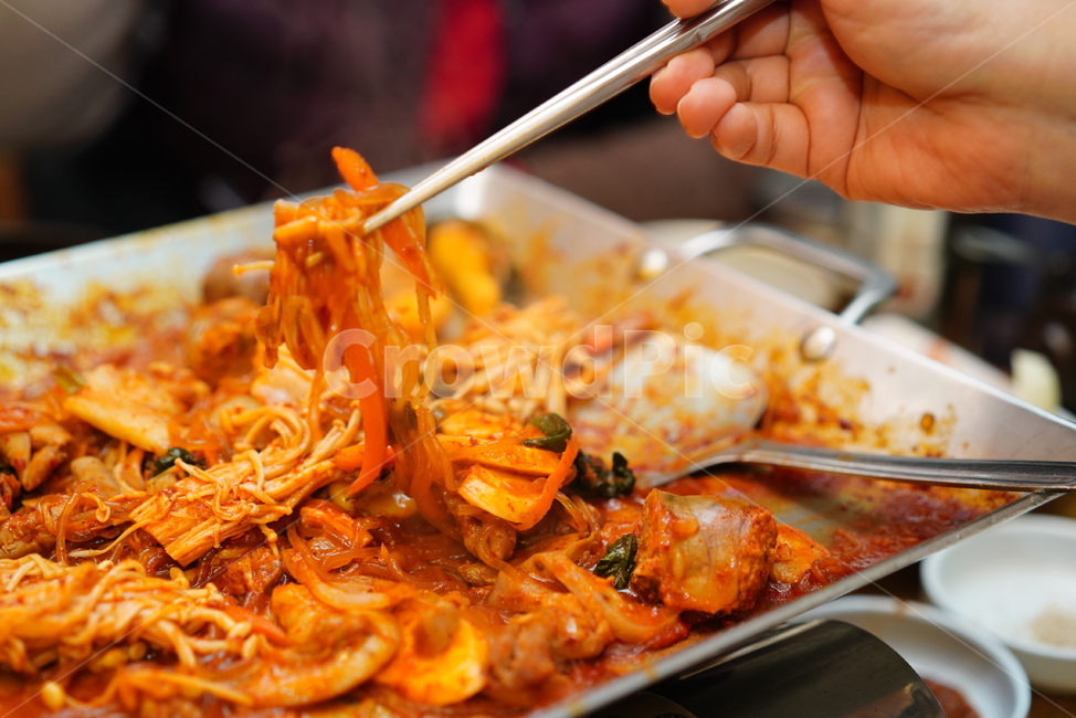 순대,철판볶음,육식,육류,한식,음식,먹거리,푸드,돼지,food,안주거리,안주,철판,식사,먹방,사람,인물,인간,human,person,신체일부,몸,body,음식,식재료,요리,food,cook,meal,dishes,food reserves,한식,한국음식,한국요리,korean food,korean dishes,korean meal,korean cook