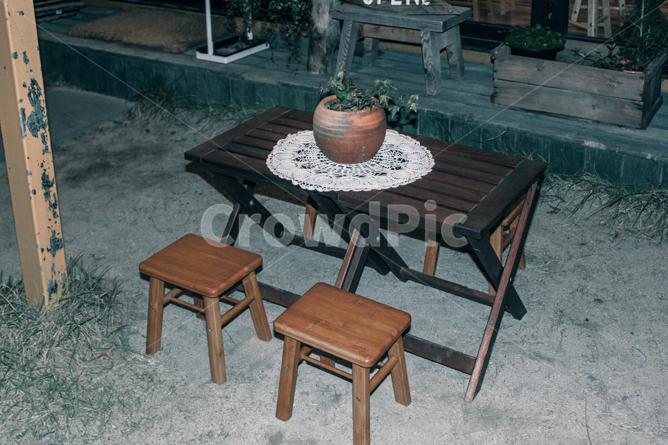 감성사진,필름사진,원목테이블,원목의자,쉼터,빈티지사진,빈티지느낌,빈티지감성,vintage