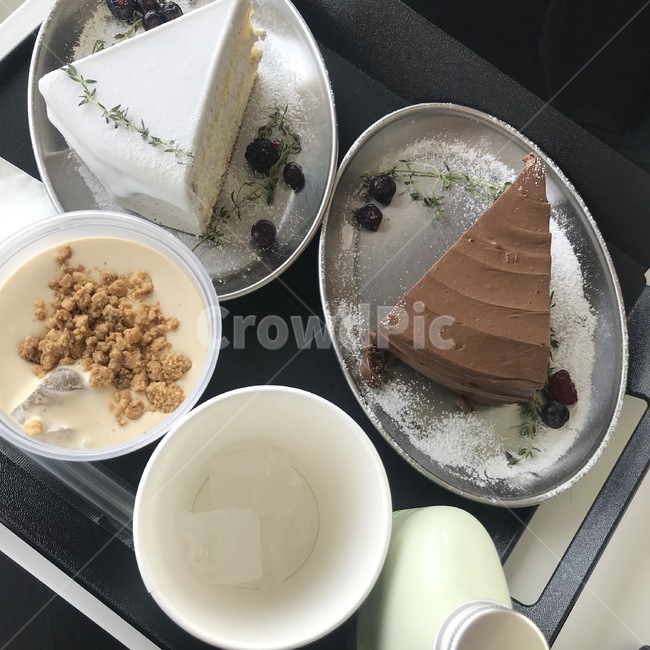 카페,케이크,초코케이크,얼그레이케이크,솔티카라멜라떼,녹차라떼