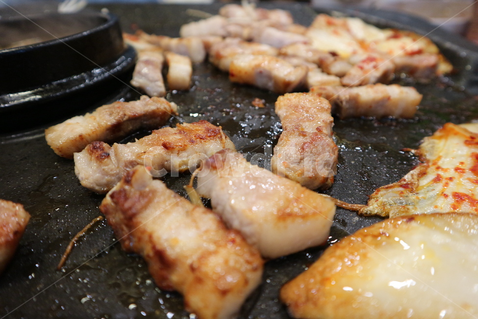 고기,삼겹살,돼지고기,육류,육식,외식,회식,저녁식사,식사,술자리,술안주,먹방,요리,음식,식재료,한식,한국음식,한국요리,meat,pork,diningtogether,eatout,eat,dinner,food,cook,cooking,koreanfood,korean,김치,볶음김치,그릴,그릴판,삼겹,오겹,김치볶음