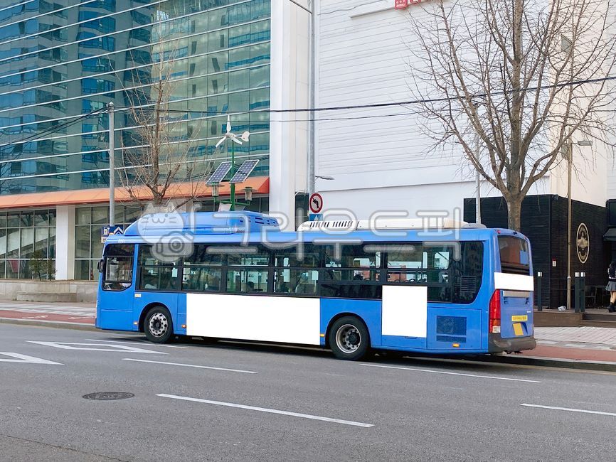 bus,commercial,commercialadvertisement,square billboard,outdoor advertising,sign board,citybusadvertisement,outdooradvertisement,Mockup image,commercialbillboard,busadvertisement,advertisingdesign,emptied,billboard,emptyspace,empty place,background,bus ad