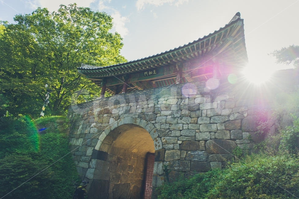 남한산성,남문,빛,경기도,플레어,한국전통,한국문화,korean traditional,korean culture,랜드마크,landmark,tourist attraction,한국랜드마크,한국관광지,한국명소,korea landmark,korea tourist attraction,건축물,건물외관,exterior,building,structure,architecture,construction