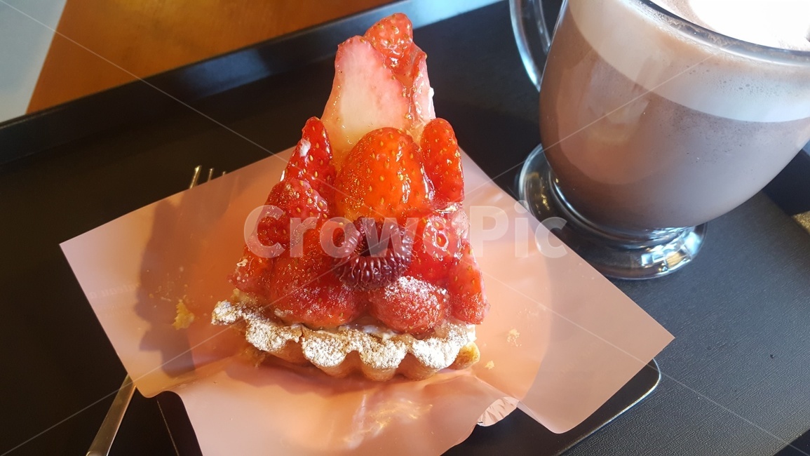 핫초코,초코라떼,딸기파이,딸기타르트,디저트,카페,후식,간식,디저트,간식,후식,dessert,snack