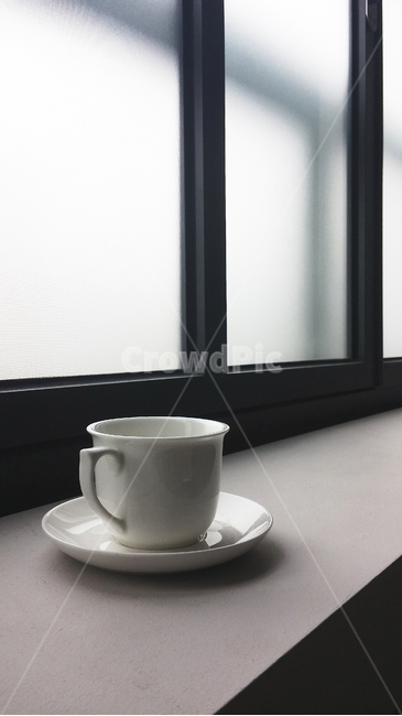 창문,컵,찻잔,감성,커피,window,cup,coffee,teacup,tea,빛,그림자,자연광,naturallight,받침접시,pottery,도기류,사물,object,커피,카페,coffee,cafe