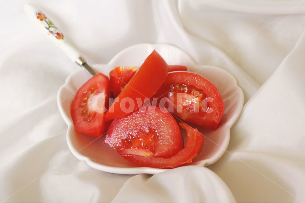 감성사진,토마토,채소,식재료,열매,음식,붉은색,붉은과일,red,tomato,연출,컨셉,야채,과일,포크,음식,식재료,요리,food,cook,meal,dishes,food reserves,채소,야채,vegetables