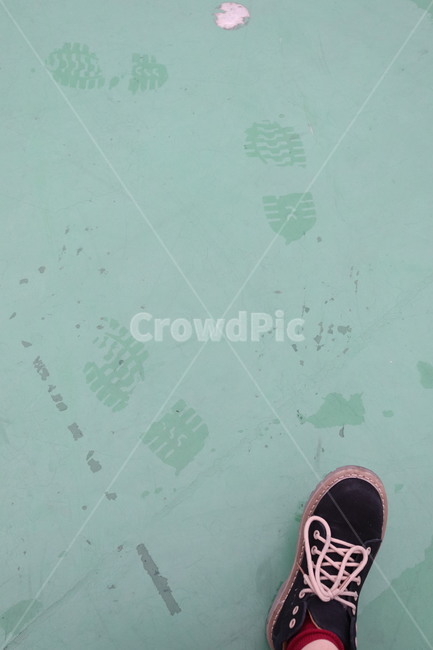 운동장,바닥,신발,발자국,초록색,playground,footprint