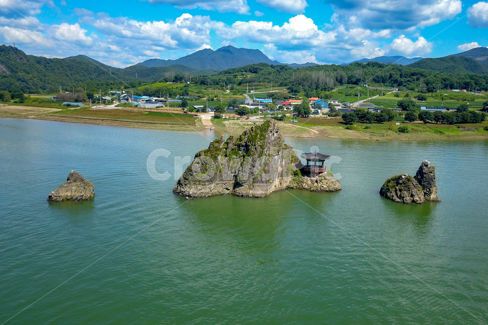 도담삼봉,단양군,섬,보트,호수,삼봉,자연,풍경,nature,landscape,한국자연풍경,한국자연경관,korea nature landscape,시골,마을,country,rural,town,outdoors,옥외,land,땅,ocean,대양,water,물,sea,바다,shoreline,해안선,coast,연안