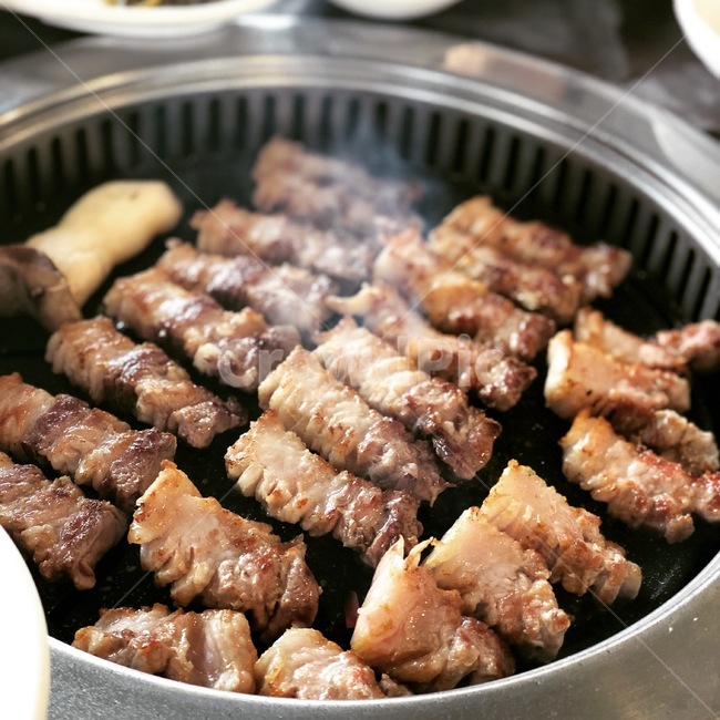 삼겹살,고기,목살,고기집,야식,저녁,술안주,버섯,pork,음식,식재료,요리,food,cook,meal,dishes,food reserves,육류,고기,meat,한식,한국음식,한국요리,korean food,korean dishes,korean meal,korean cook