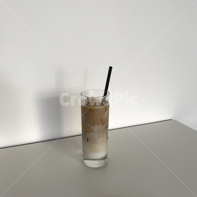 커피,카페,카페라떼,coffee,cafe,latte,icecafelatte,아이스커피,얼음,감성사진,깔끔함,ice,icecoffee,mood,커피,카페,coffee,cafe