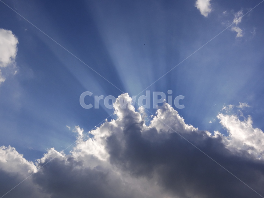 하늘,구름,태양,빛,산란,푸른색,푸른하늘,엄숙함,풍경,sky,sun,cloud,sunlight,blue,landscape,nature,자연,자연풍경,outdoor,light,beauty,sunny,color,석양,찬란한,빛의산란,숭고미,그림같은하늘,sensible,feeling,색깔,색상,색채,색감,sensitivity,feelingofcolor,스냅,감성사진,빛내림
