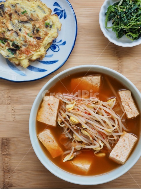 콩나물,콩나물김치국,감차국,국,반찬,국물,숟가락,젓가락,두부,콩나물국,한국음식,식품,한식,한국문화,음식,한국,배경,음식문화,웰빙,문화,아시아,아시아음식,국물음식,음식,식재료,요리,food,cook,meal,dishes,food reserves,한식,한국음식,한국요리,korean food,korean dishes,korean meal,korean cook,감성,sensible,feeling