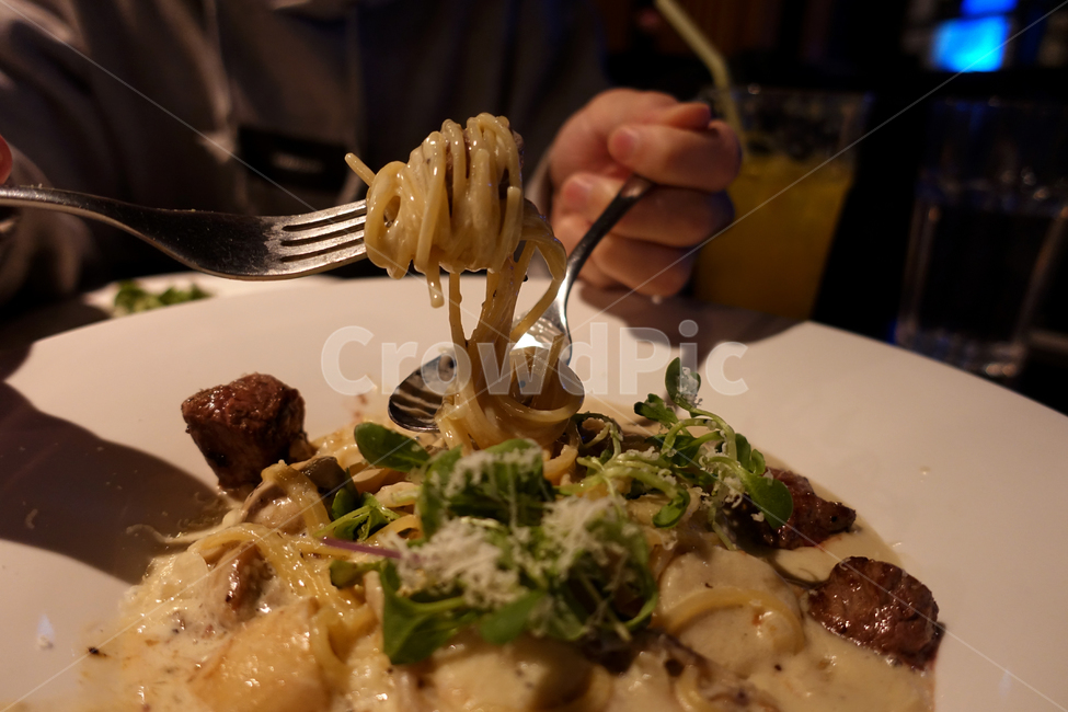 스테이크파스타,파스타,크림파스타,포크,creampasta,steakpasta,데이트,이탈리안레스토랑,restaurant,음식,식재료,요리,food,cook,meal,dishes,food reserves,면류,면요리,noodles,양식,서양음식,서양요리,western food,western dishes,western meal,western cook